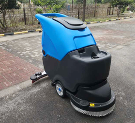 <b>洗地機(jī)加入清潔劑時(shí)，必須要注意這幾點(diǎn)</b>