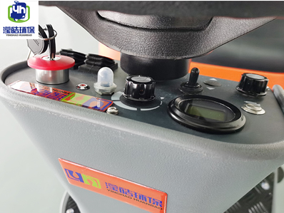 駕駛式洗地機YH-710